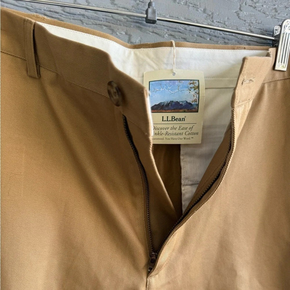 New With Tags!🌟 Men’s L.L. Bean Khaki Shorts - Size 36 - Picture 2 of 8